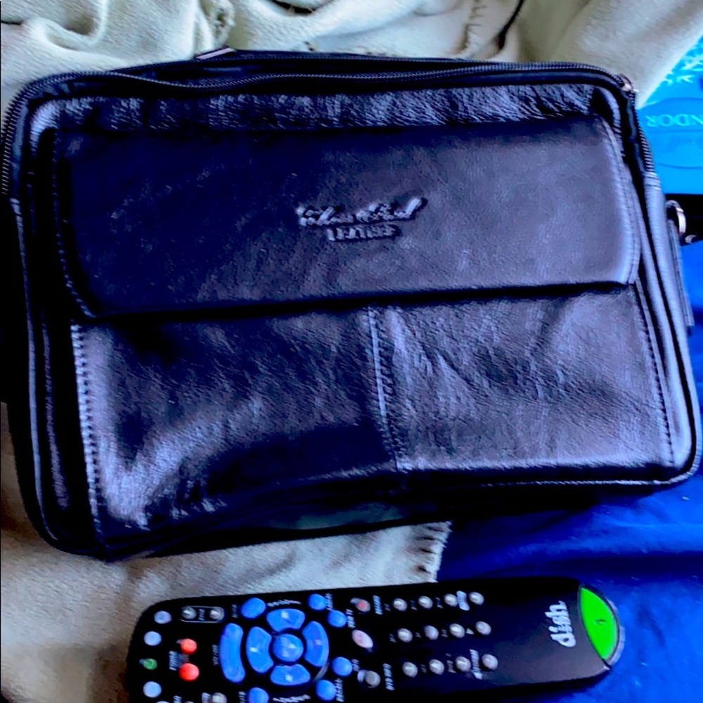 Men’s leather side satchel